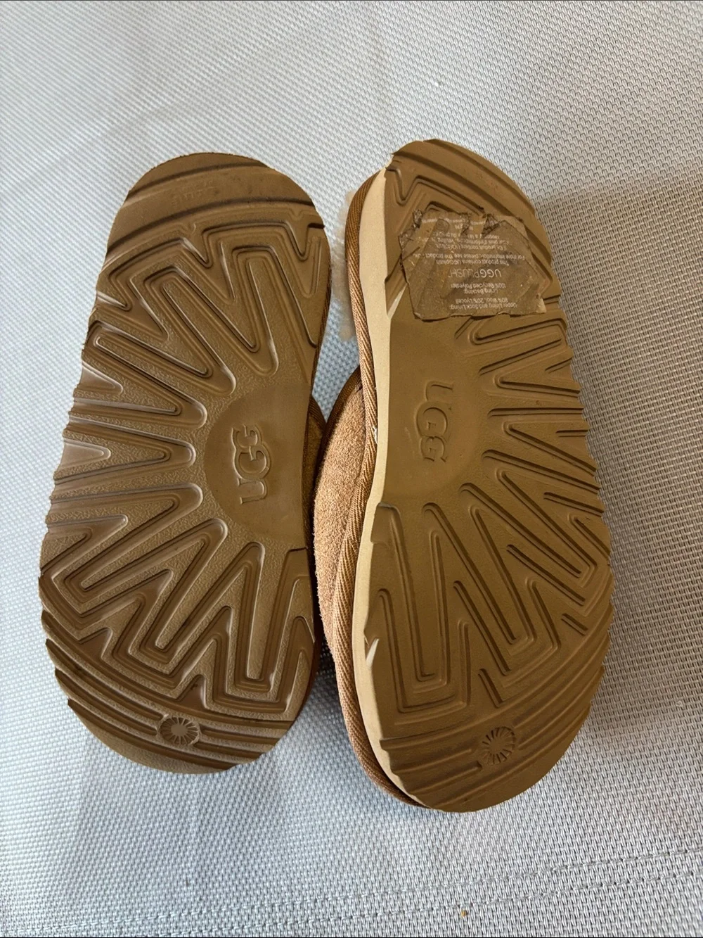 UGG Kids Chestnut Suede Shearling-Lined sz 12 slip on indoor outdoor slippers